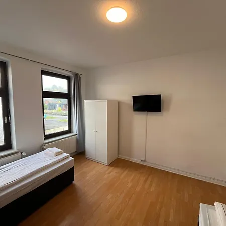 Zentrale Monteurwohnung In *