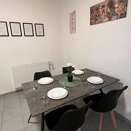 Zentrale Monteurwohnung In *