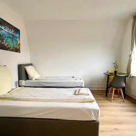 Zentrale Monteurwohnung In *