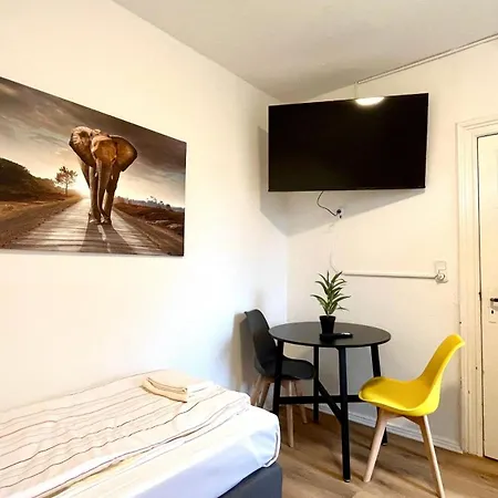 Zentrale Monteurwohnung In Apartamento